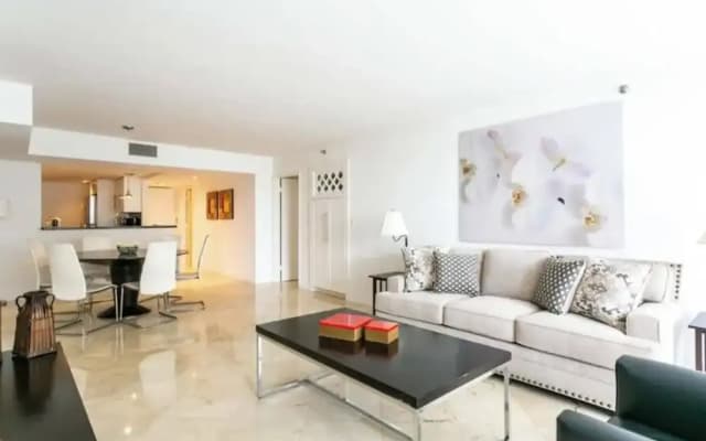 StayCozy Apartments at The Grand - photo 2
