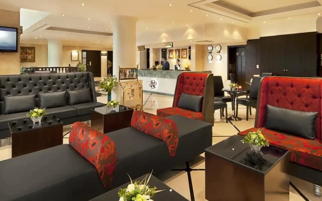 Sun & Sands Seaview Hotel - photo 2