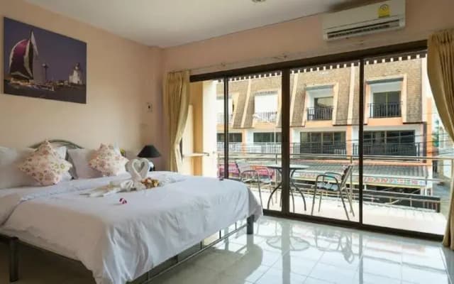 Aurora Guesthouse - photo 2