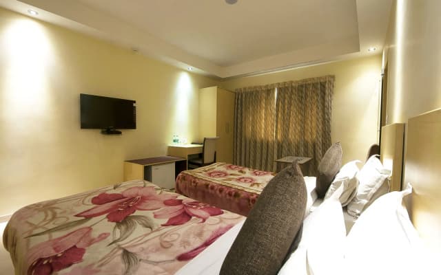 Mayur Hotel - photo 4