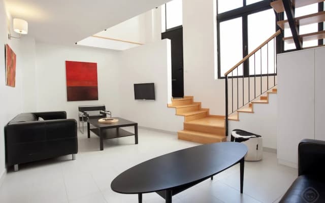 Large Guell Apartment - photo 5