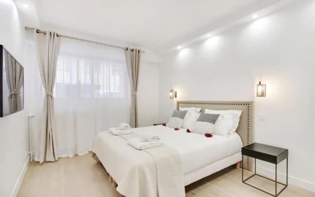Trocadero/ Eiffel Tower - 3 Bedrooms- All New! - photo 5