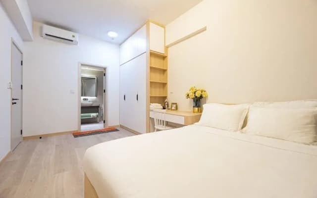 Happy Light Apartment in the Cardinal Court - photo 4