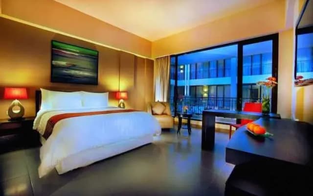 100 Sunset Hotel - photo 2