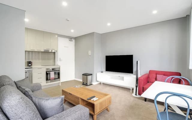 Bright 1 Bedroom Unit in the Heart of Manly - photo 4