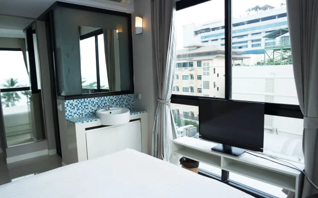 Serenotel Pattaya Beach Front - photo 4