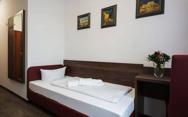 Hotel Queenspark - photo 3