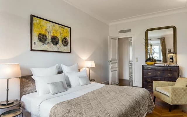 Palais Petit - Two Bedroom Apartment - photo 2