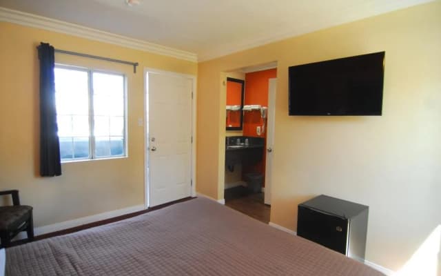 Studio City Inn - photo 5