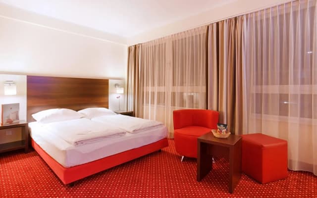 Premier Inn Berlin City Süd - photo 3