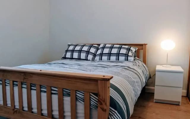 1 Bedroom Flat in City Centre Accommodates 4 - photo 3