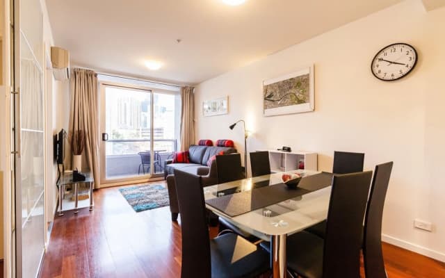 WESLEY, 2BDR Carlton Apartment - photo 3