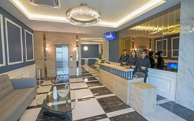 Redpine Boutique Hotel - photo 2