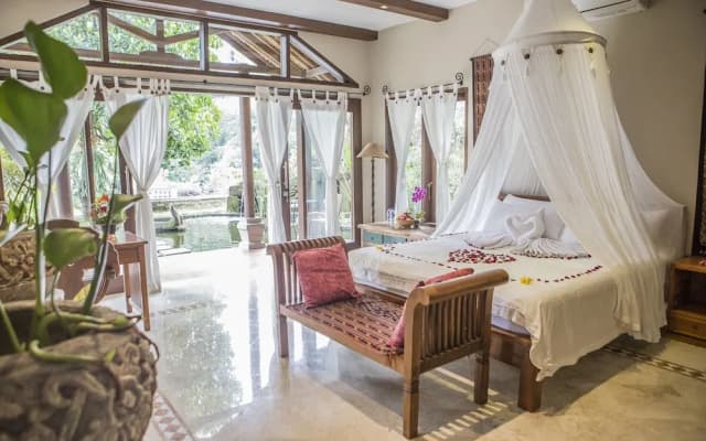 Avalon Villa - photo 2