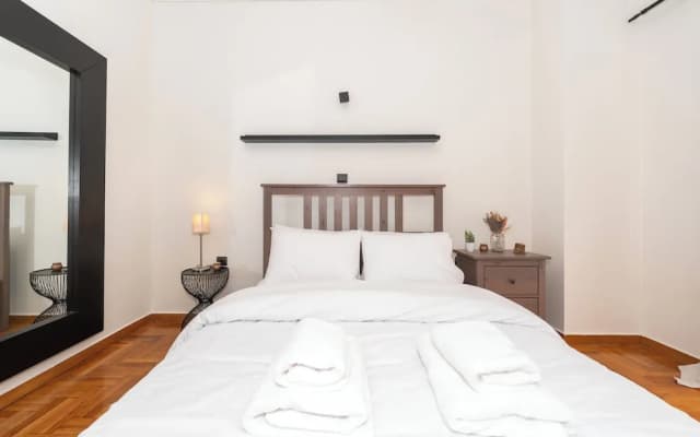 Modern Apartment in Thiseio with Balcony - photo 4