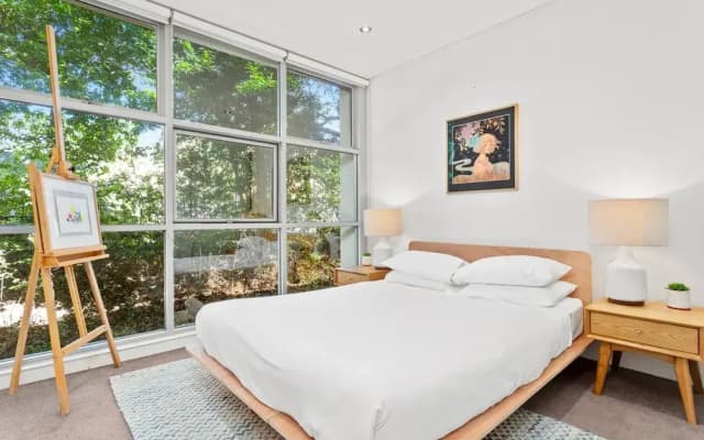 Charming Modern Apartment With City Views - photo 4