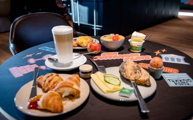 Motel One Berlin-Potsdamer Platz - photo 5