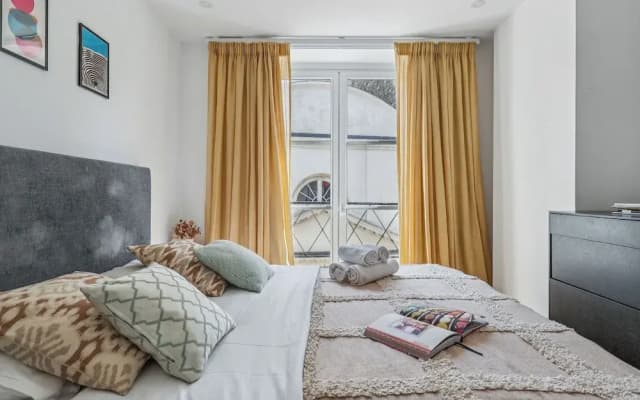 Chic 1BR Near Louvre & Musee d Orsay - photo 2