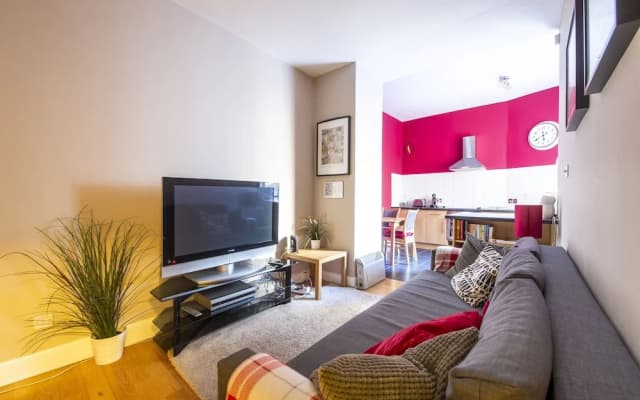 JOIVY Great Location! - Charming Apt by Edinburgh Castle - photo 4
