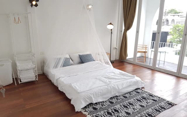 Mistletoe Bakery & Hostel - photo 3