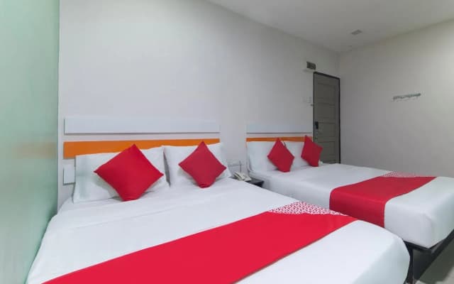 OYO 90296 Red Orange Hotel Port Klang - photo 4