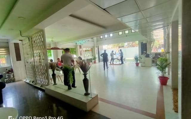 Phoenix Suites - photo 2