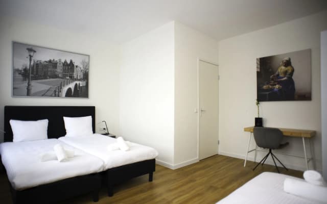I Hotel - photo 2