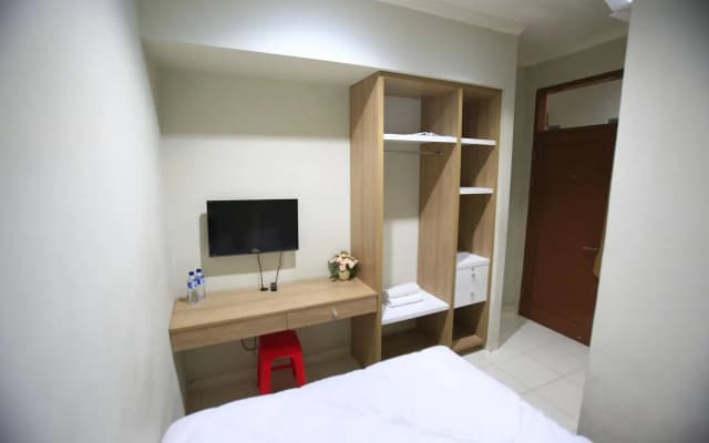 RedDoorz Karet Pedurenan - photo 4