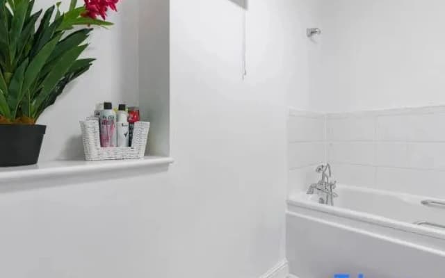 2-BR London Oasis in Woolwich - photo 3