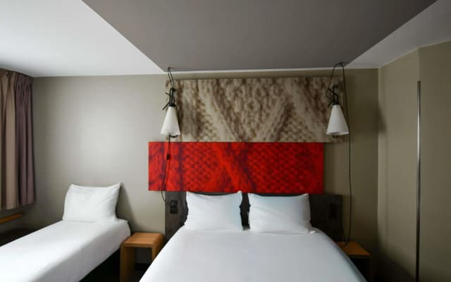 Ibis Paris Canal Saint Martin - photo 3