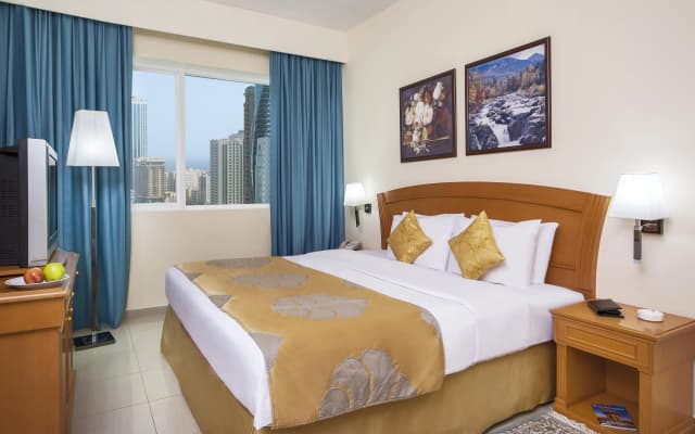 Golden Tulip Sharjah Hotel Apartments - photo 4