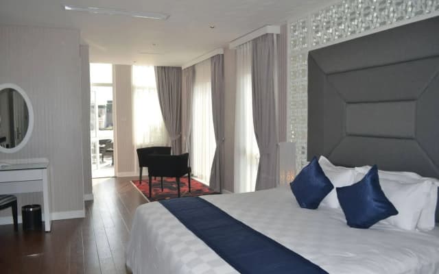 Le Petit Prince Lakeside Hotel & Rooftop Bar - photo 4