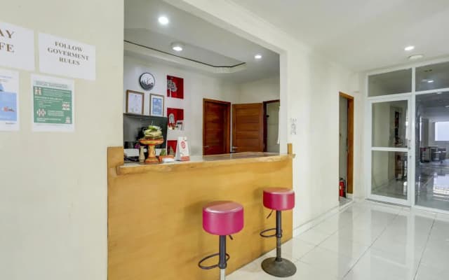 OYO 3950 The Ratna Hotel - photo 2