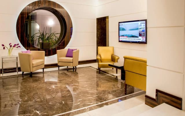 Alexandra Hotel - photo 2