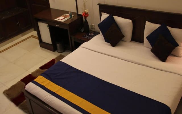 Hotel Comfort Zone Greater Kailash - photo 4