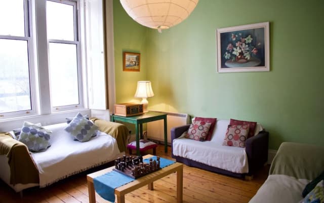Traditional 3 Bedroom Apartment in Bruntsfield - photo 3
