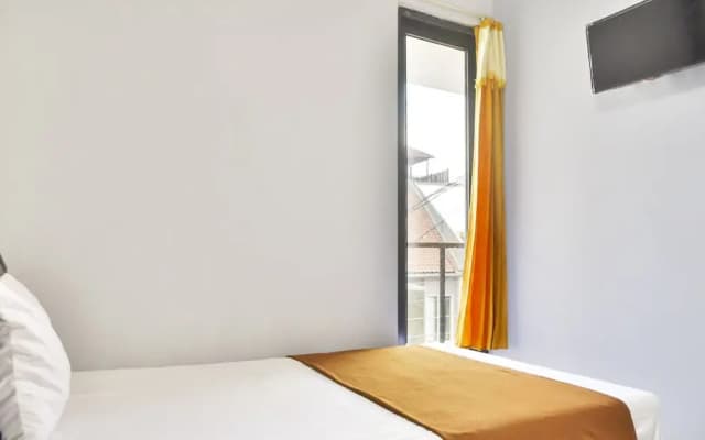 ZEN Rooms Basic near Kota Kasablanka - photo 2