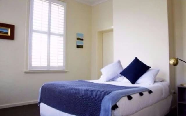 Naughtons Hotel - photo 3