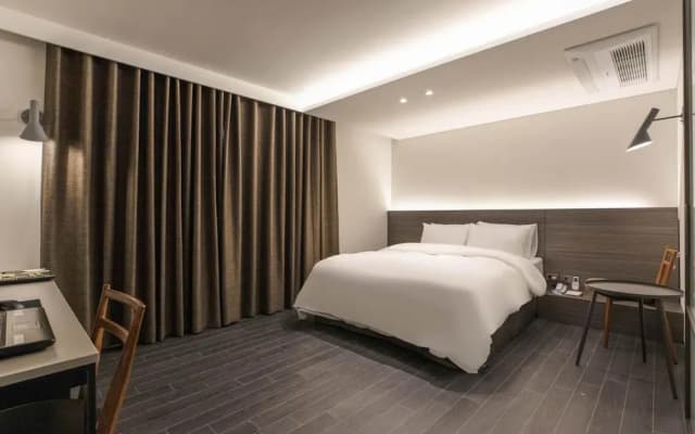 H hotel - photo 3