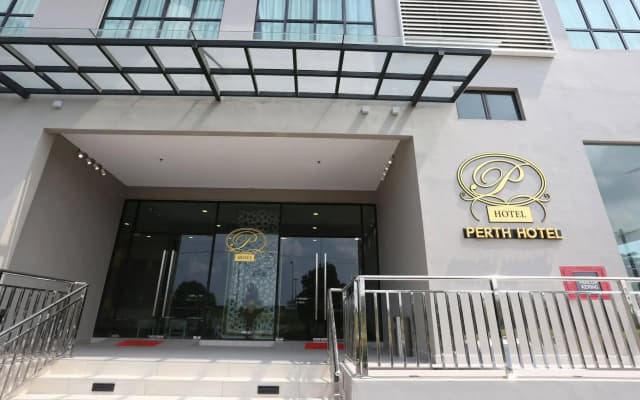 SEM9 Senai ''Formerly Known as Perth Hotel" - photo 2
