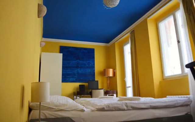 Charles Bridge Economic Hostel - photo 3
