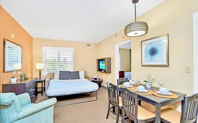 1BR Two Queen Beds With Pool and Hot Tub - photo 3