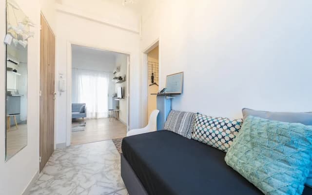 Stylish 1BR Retreat in Central Athens - photo 3