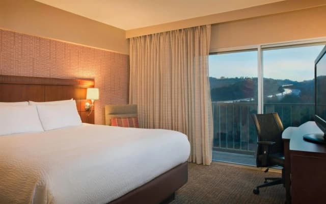 Courtyard by Marriott Los Angeles - Sherman Oaks - photo 4
