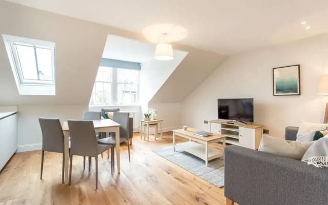 Quiet City Centre Spacious Apartment - photo 3