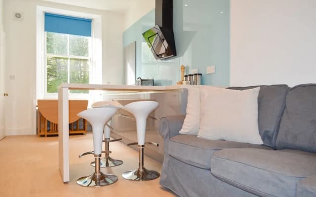 Modern 3 Bedroom Home in Morningside - photo 2