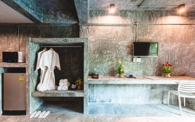 stucco loft residency - photo 4
