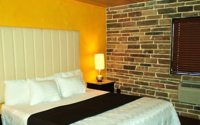 Surfside Motel - photo 2