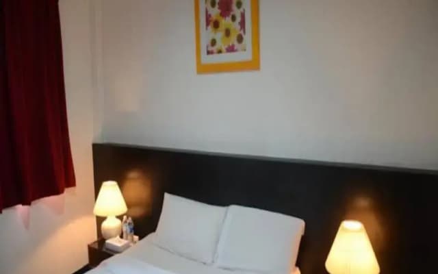 Daphne John's Hotel - photo 4