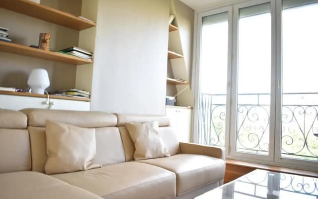 Fully Renovated Bright Studio with High View - photo 2